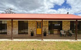 Seven Mile Beach House - 5 Minutes To The Airport